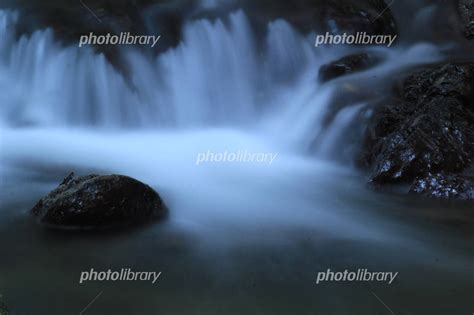 山谷里的青苔溪水高清图片下载-正版图片500723087-摄图网