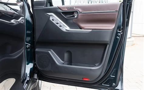 Innova Back View 的图像结果