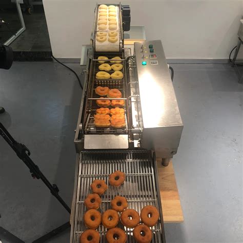 Commercial Donut Fryer Machine Full Automatic Yeast-raised Doughnut ...