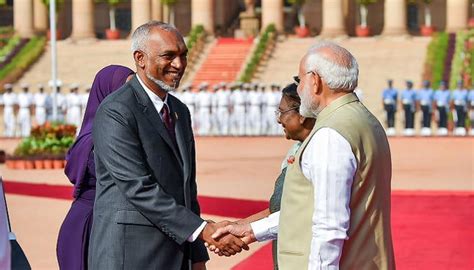 PM Modi welcomes Maldives President Mohamed Muizzu, engages in ...