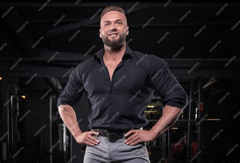 Muscle in Business Suit 的图像结果