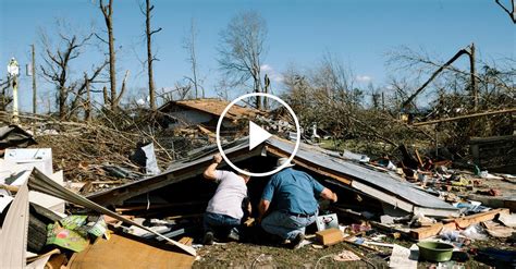 Deadly Tornado 的图像结果
