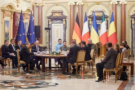 德法意“三巨头”联袂访乌，乌克兰获得欧盟候选国地位有戏了？_德、意、法三国领导人已进入乌克兰_马克龙_连斯基