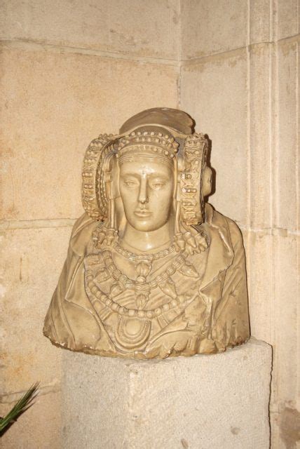 The Lady of Elche, a strange and striking ancient sculpture discovered ...