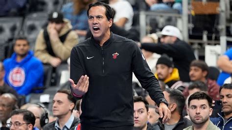 Spoelstra takes blame for 'horrendous' TO gaffe in Heat's loss - ESPN