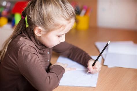Handwriting Day: Tips, Tricks and Facts about left-handed people