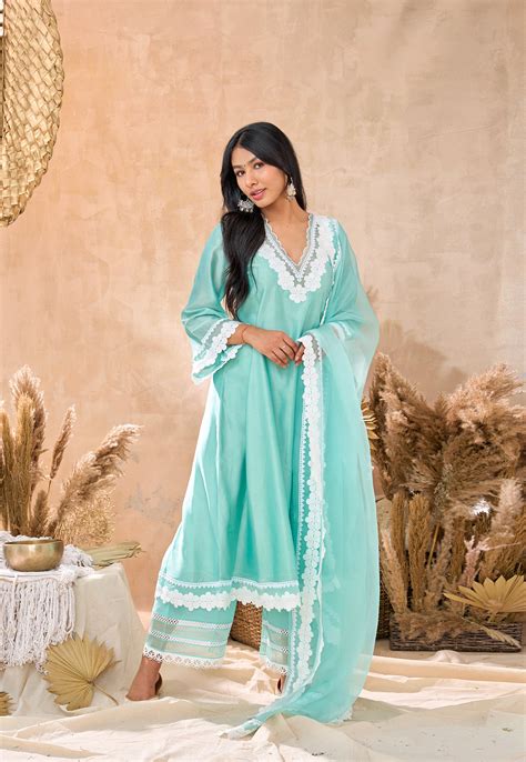 Label Nobo: Clothing brand by Nupur Sanon – Nobo