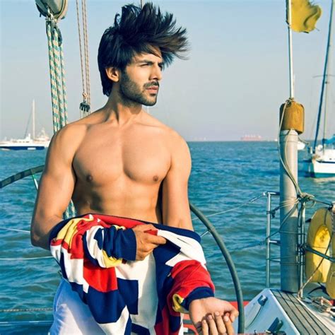 Kartik Aaryan Goes Shirtless With Chic Hairstyle During Lockdown ...