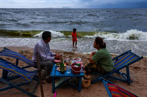Extreme plankton bloom creates marine 'dead zone' off eastern Thailand ...