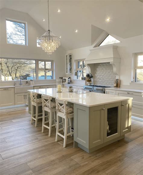 25 Stunning Vaulted Ceiling Lighting Ideas