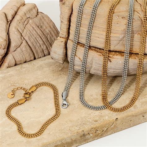 Necklace – The Elite Gallery - by Viexta