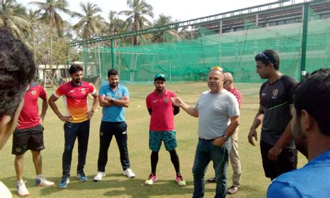 Kerala senior T20 team with Dav whatmore at SRMC Chennai | Kerala ...