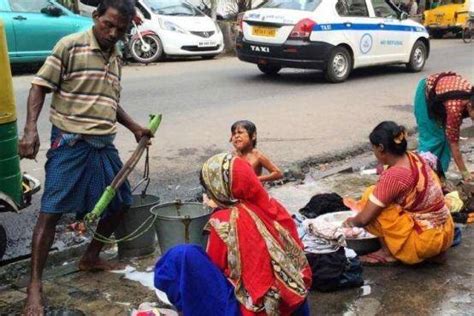 印度“另类”的厕所文化，女生不愿去公厕，集体躲在草丛里 -6park.com