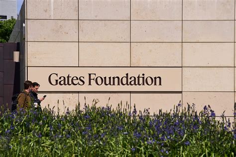 Bill Gates donates fortune to his foundation – giving…