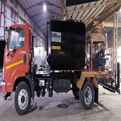 Bitumen Pressure Distributor - Semi-Automatic, Durable, and Reliable at ...