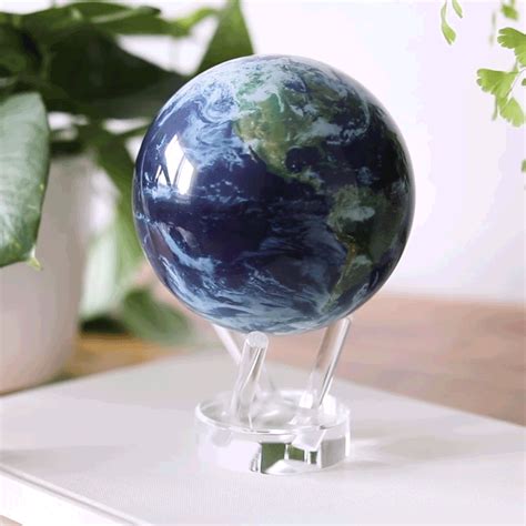 Animated Moving Globe 的图像结果