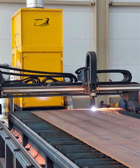 Fume extraction system for laser cutting and laser welding