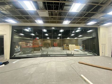 Sound Studio Window Building 的图像结果