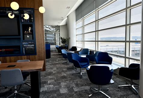 Amex Centurion Lounge DCA (Washington National Airport) Review