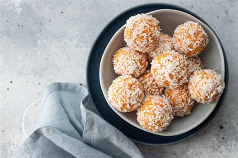 https://cdn.shopify.com/s/files/1/0091/0593/2324/files/No-Bake_Coconut_Balls_Recipe.jpg?v=1737757184