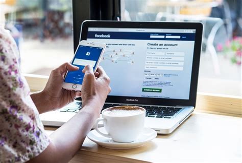 Streaming-Friendly Social Media Platforms : live streaming features