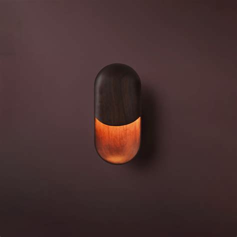 HALF MOON WALL LIGHT (WOOD)