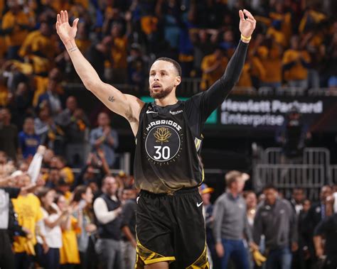 Steph Curry Lionized by Twitter as Warriors Beat Kings in Game 3 ...