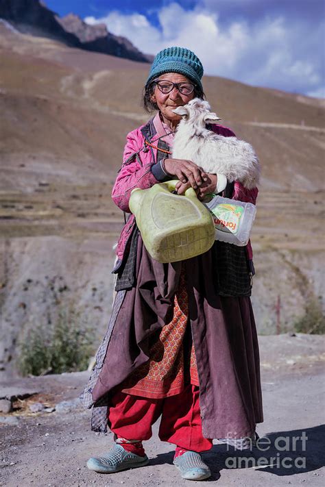 Local Mountain People India 的图像结果