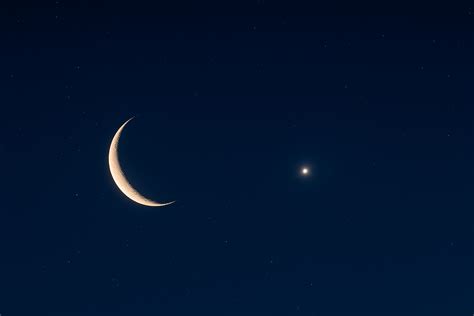2025, September 19: Rare Spectacular Morning Gathering of Venus, Moon ...