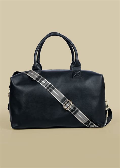 Get Solid Duffel Bag at ₹ 2790 | LBB Shop