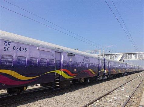 Mahamana Express 22417 | Superfast Varanasi to Vadodara Train | TimesTravel