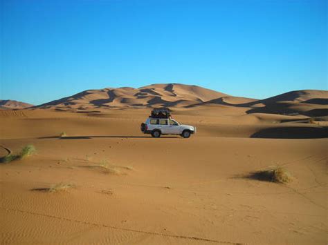 Ausflüge und Wüstentreks bei Merzouga und Erg Chebbi. Per Kamel ...