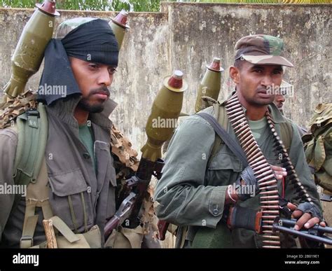 Sri Lanka: Heavily armed Sri Lanka Army soldiers preparing to advance ...