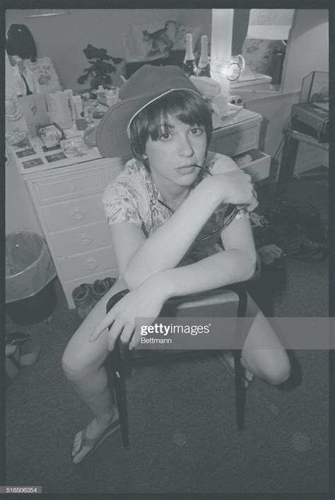 Dinah Manoff's feet