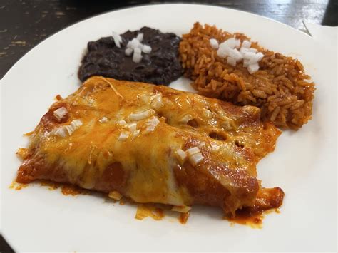 Chicken enchiladas, refried black beans, Spanish rice. [homemade] : r/food