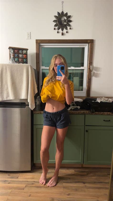 Grace Charis feet | FeetDatabase.com