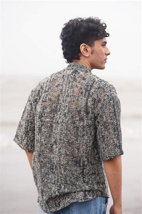 TEXTURED CROCHET SHIRT WITH POCKETS– BIG BUNNY