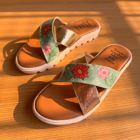 Pista floral criss cross slides – zubiyastore