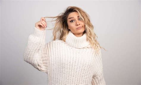 7 Reasons of Sudden Hair Fall in Females