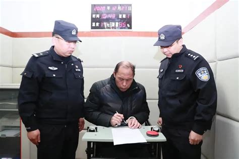 外逃22年的职务犯罪人员彭惠忠被押解回无锡_京报网