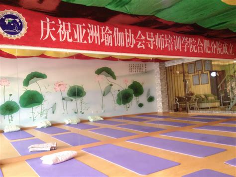 时尚清新女性瑜伽spa会馆张贴海报图片_海报_编号7305839_红动中国