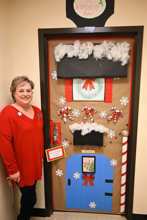Holiday Door Decorating Themes