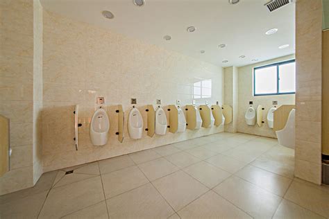 公共厕所装修案例-成都五幺工装公司