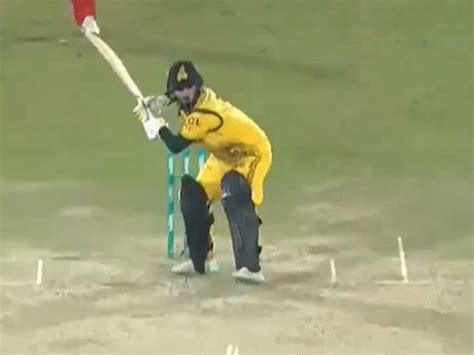 Colin Munro hugs the ball boy at PSL