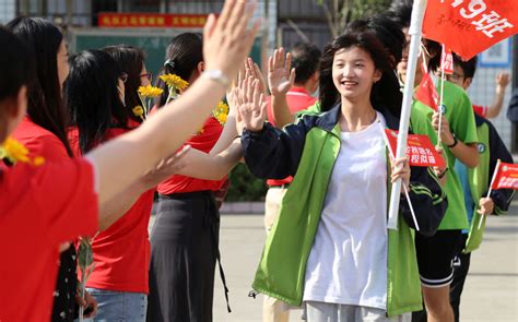 许昌一中学校长下达动员令，全校师生摇旗呐喊为高考学子助威壮行-大河新闻
