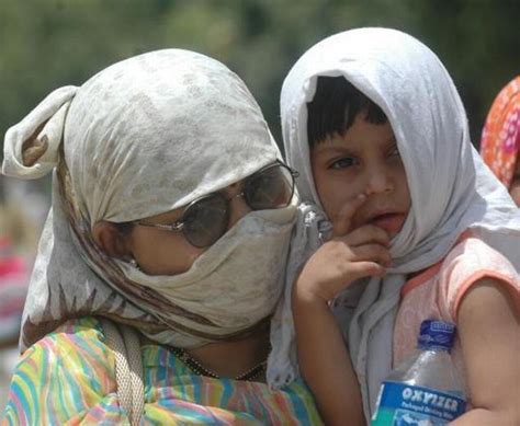 Delhi records highest temperature in last 3 decades; heat wave cripples ...