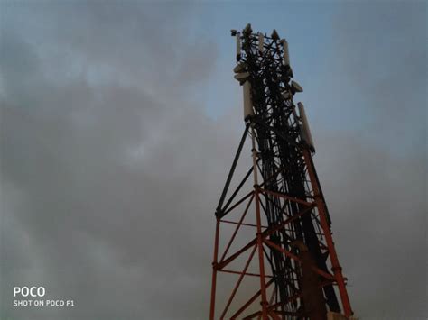 Poco F1 Review : Flagship hardware in a mid-range package