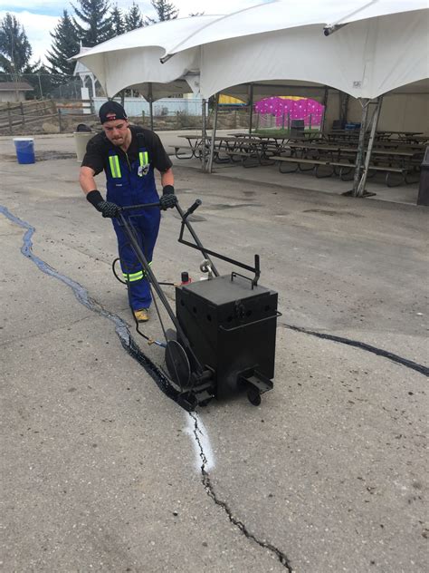 Asphalt Crack Filling In Columbia - EverLine Coatings