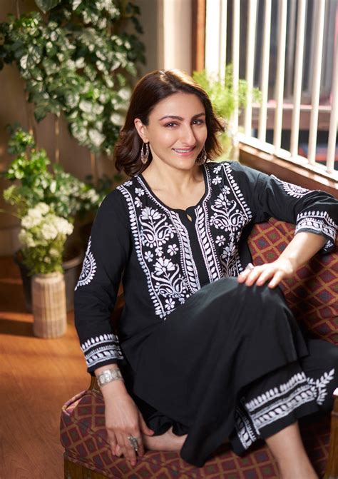 Hand Embroidered Chikankari Kurtas for Men Women – House of Chikankari