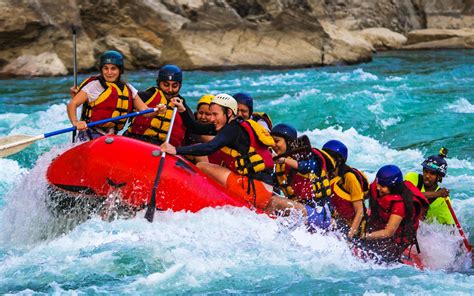 Love The Rapids? Here Are 6 Best Spots For River Rafting In India ...